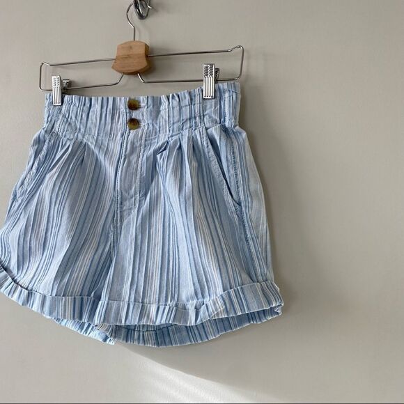 American Eagle-Pinstripe Mom High Rise Paper Bag Shorts (Size:4) - Picture 4 of 10